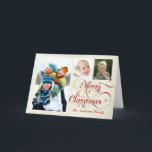 De Festividades Vermelho & branco do cartão do Feliz Natal 3-Photo<br><div class="desc">O divertimento e os cumprimentos lunáticos do Feliz Natal com três quadros da colagem da foto com redemoinho vermelho retro elegante script a rotulação no fundo branco do damasco do marfim bonito. Adicione suas fotos de família favoritas do feriado e personalize o texto. Maneira contemporânea de enviar cartões de natal...</div>