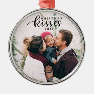 De Metal O Natal beija o ornamento