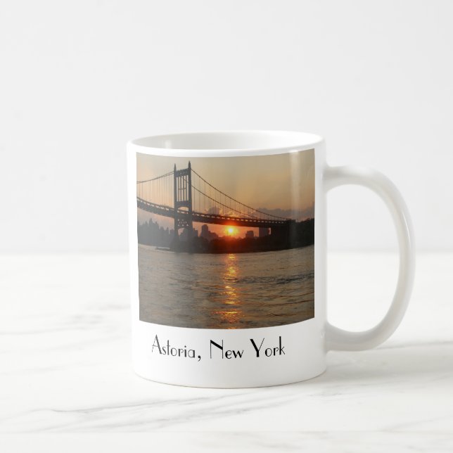 De "ponte RFK no por do sol" Astoria, caneca de NY (Direita)