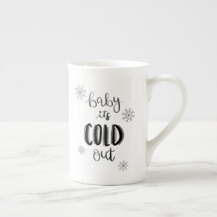 De Porcelana Bebê é para fora caneca fria do inverno