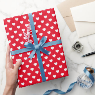 De Presente Branco corações minúsculos vermelhos no papel d