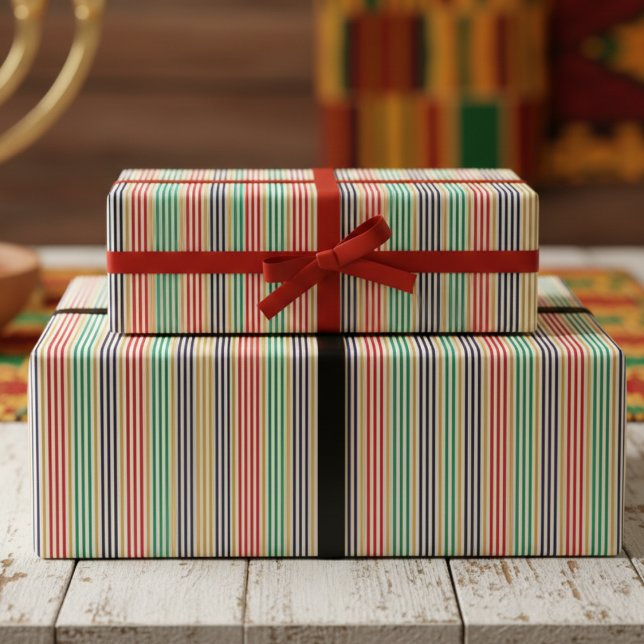 De Presente Papel Listrado Vermelho, Preto, Verde e Dourado do (Modern African Colors Striped Wrapping Paper for Kwanzaa, Celebration of Africa & Birthday Party. )