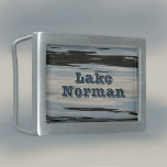 Dê um nome ao seu lago favorito Azul bege preto<br><div class="desc">Esta fivela azul, bege preto e cinza multicolorido é projetada pela natureza com água do lago escura ondulante refletindo o céu azul e nuvens brancas. Esta fivela de na moda é sofisticada e elegante, sendo, ao mesmo tempo, naturalmente úmida e rústica. As cores desta coordenada de fivela de cinto com...</div>