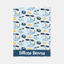 Agente adiciona nome para a polícia bebê cobertor