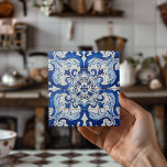 Decoração Azulejo Azulejo Azulejo Azul-Azul<br><div class="desc">Padrão Azulejo português em azul e branco transportado para a superfície de um azulejo, preservando sua história e tradição. Azulejo é uma forma de tileofres cerâmicos pintados, de vidro estanho, em português ou espanhol. Tornou-se um aspecto típico da cultura portuguesa. Portugal importou azulejos azulejo de Espanhas e a sua utilização...</div>