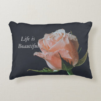 Decorativa Desenho de rosa na almofada de destaque