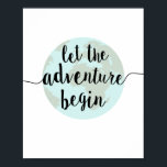 Deixe a aventura começar a citar o Impressão de ar<br><div class="desc">"Deixe a aventura começar." Palavras inspiradoras para viver, esta mensagem lembra-nos de que esperamos ansiosamente pelo que está por vir e não nos aprofundaremos no passado. A caligrafia escrita à mão num texto preto clássico contra um mundo estilizado num fundo branco funciona com qualquer decoração, dormitório ou quarto de criança....</div>