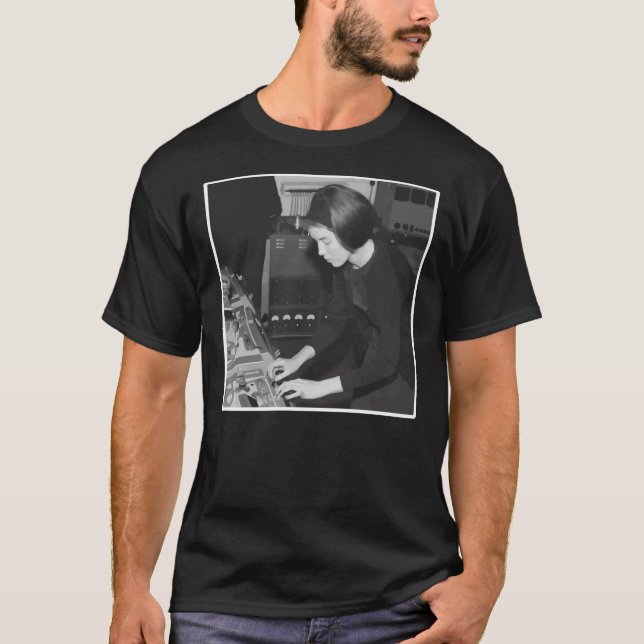 Delia Derbyshire Classic T-Shirt (Frente)