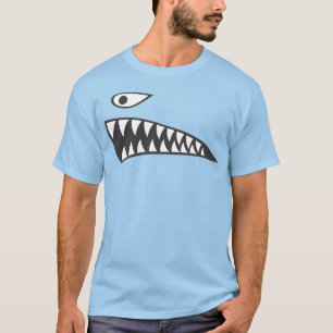Dentes do tubarão e t-shirt do olho
