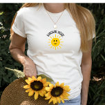 Dentro de T-Shirt sunshine<br><div class="desc">Espalhe a luz do sol com esta camiseta empoderadora,  "dentro sunshine"! Coleção de correspondência disponível!</div>