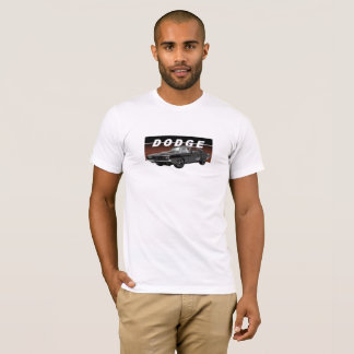 Desafiador clássico de Dodge no t-shirt branco