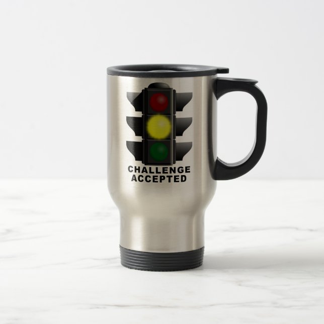 Desafio Aceito Caneca de Viagem Semáforo Engraçado (Direita)