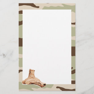Deserto Camo e artigos de papelaria das botas de