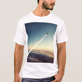 Design de Camisa de Lançamento de Foguete Inspirad