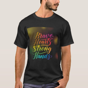 Design de Camisa T: Corações Corajosos Fortes Mãos