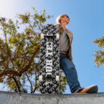 Design de skate personalizado com padrão estrela<br><div class="desc">Design de skate personalizado com padrão de estrelas preto e branco. Personalize com seu próprio nome,  citação engraçada ou letras monográficas. Legal ideia de presente de aniversário para skate,  amigos,  crianças etc.</div>