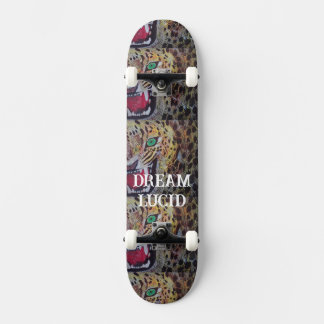 DESIGN DO SKATEBOARD PELO ARTISTA PAULA REILLY.