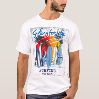 Design gráfico de camiseta de surfe de verão para 