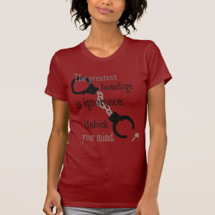 Destrave o t-shirt das suas senhoras vermelhas da