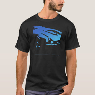Detalhe de Datsun 240Z - azul na camisa escura
