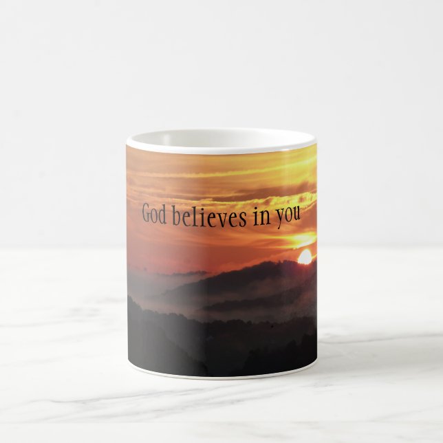 Deus acredita em você - caneca (Centro)