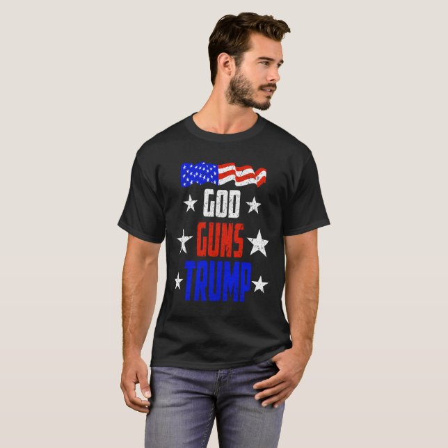 Deus, armas e t-shirt do trunfo para o apoio do (Frente Completa)