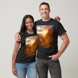 Deus fez camiseta escura intitulada