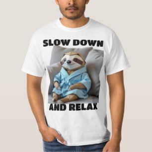 "Devagar e Relaxar" Origami Sloth T-Shirt
