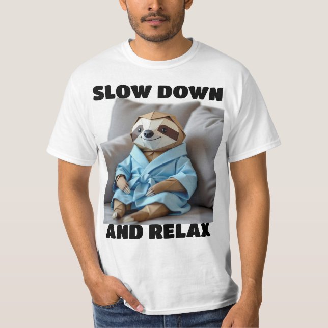 "Devagar e Relaxar" Origami Sloth T-Shirt (Frente)