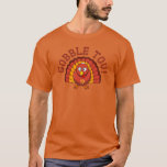 Devore o t-shirt de Tov Thanksgivukkah Turquia<br><div class="desc">Comemore Thanksgivukkah 2013 com este clássico devoram o t-shirt de Tov! Caracterizando um peru amarelo, alaranjado, e marrom engraçado dos desenhos animados que veste um yamaka, e uma colar da estrela de David. Uma acção de graças de Hanukkah não ocorrerá por outros 77.000 anos! Agarre assim esta grande camisa da...</div>