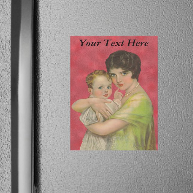 Dia das Mães Mãe dos Anos 1930 Segurando Bebê (Vintage 1930s loving mother holding baby in arms on red star burst pattern background on magnet.)