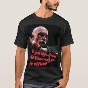 "Dia mau t-shirt escuro no escritório"