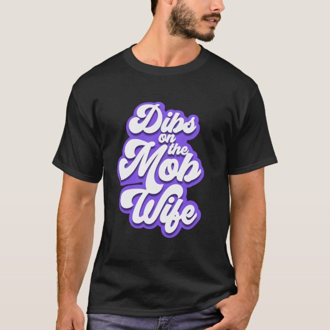 Dibs na Camiseta da Esposa da Máfia - Moda das Esp (Frente)