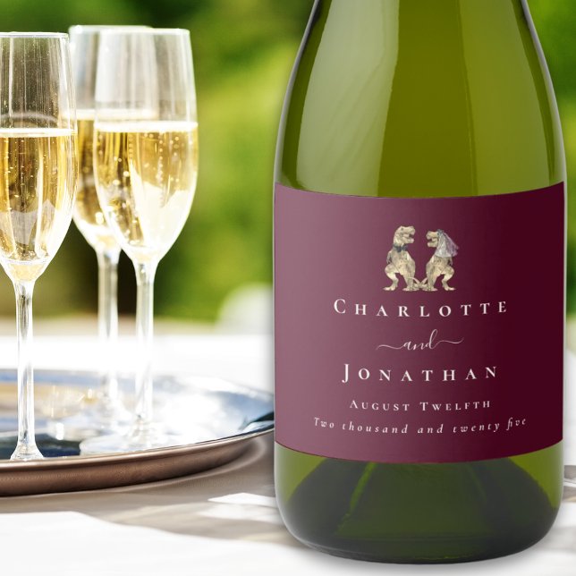 Dinossauro Casado Borgonha e Creme Personalizado (Dinosaur themed wedding T-Rex bride and groom burgundy & cream personalized wine labels Modern )