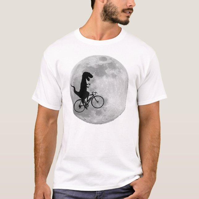 Dinossauro em uma bicicleta no céu com t-shirt da (Frente)