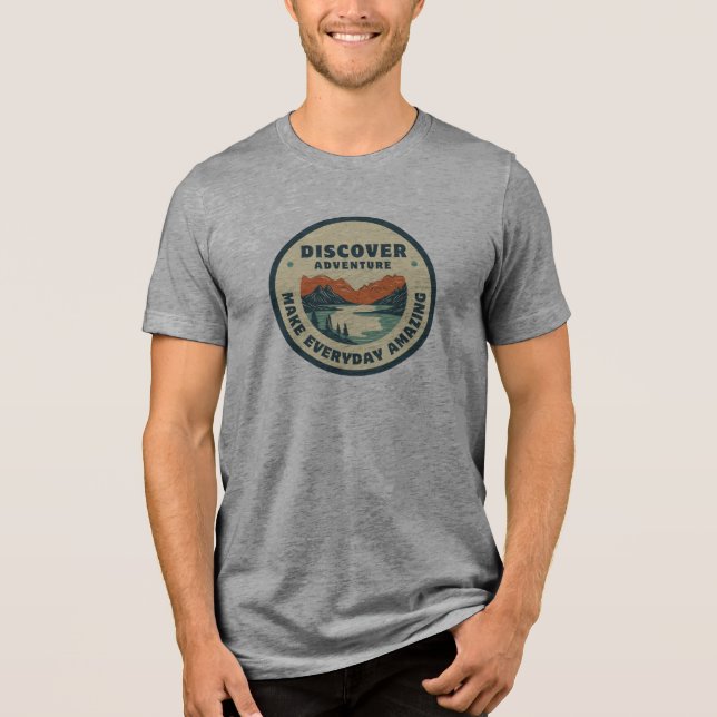 Discover Adventure logo on t-shirt (Frente)