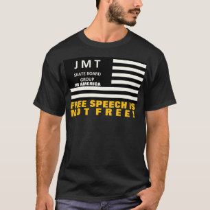 DISCURSO LIVRE NÃO É GRÁTIS. Camiseta Básica Escur