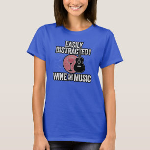 Distraído facilmente por camiseta de vinho e músic