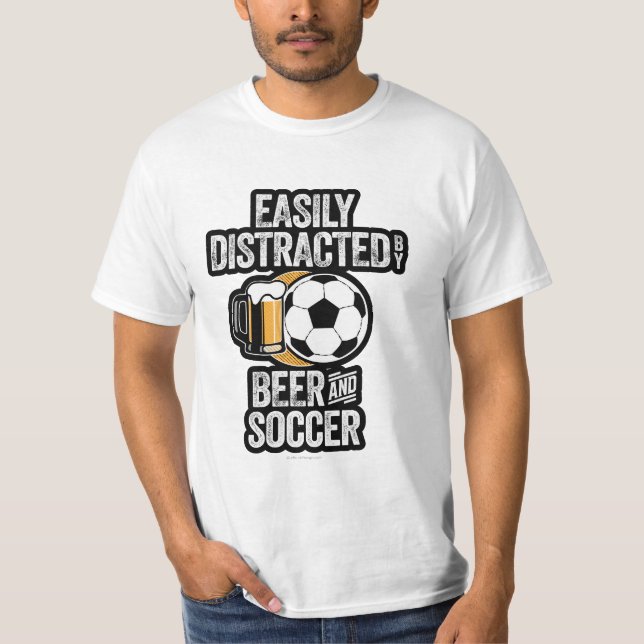 Distraído facilmente por Cerveja e Camisa de Futeb (Frente)