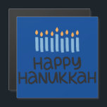 Diversão Feliz Hanukkah Menorah Cartão de Saudação<br><div class="desc">Famosa tipografia,  belos blues com esta placa Magnética 5, 25 com Envelope "Happy Hanukkah" quadrada. Dimensões de acabamento de brilho: 5, 25"x5, 25"</div>