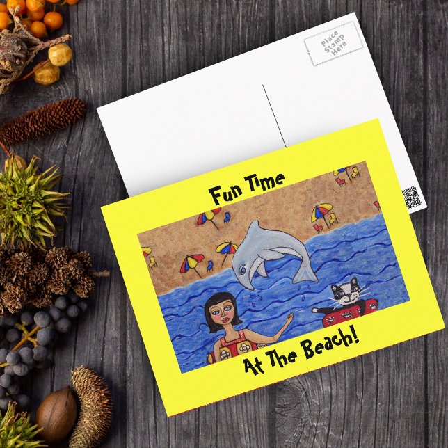 Divertido na praia com meu cartão postal de gato (Lady and her cat floating in ocean in inner tubes, jumping dolphin with yellow border on postcard.)