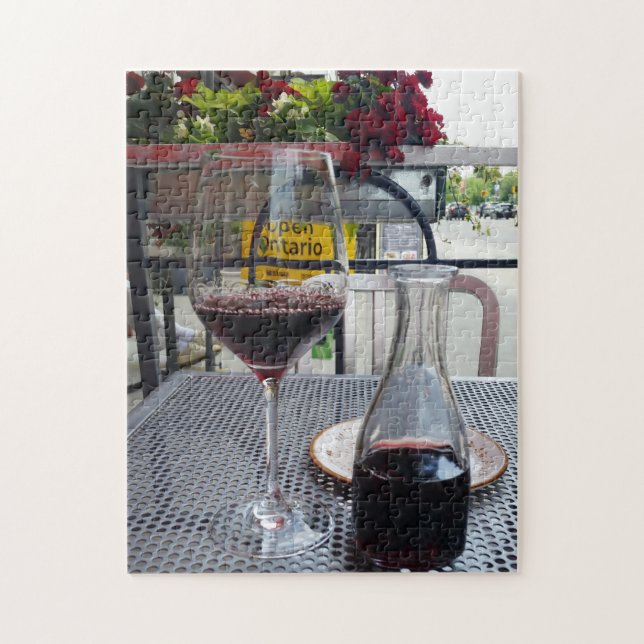 Divertido! Quebra-cabeça - Vidro de Vinho no Patio (Vertical)