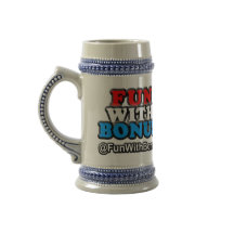 Divertimento com caneca de cerveja do bônus