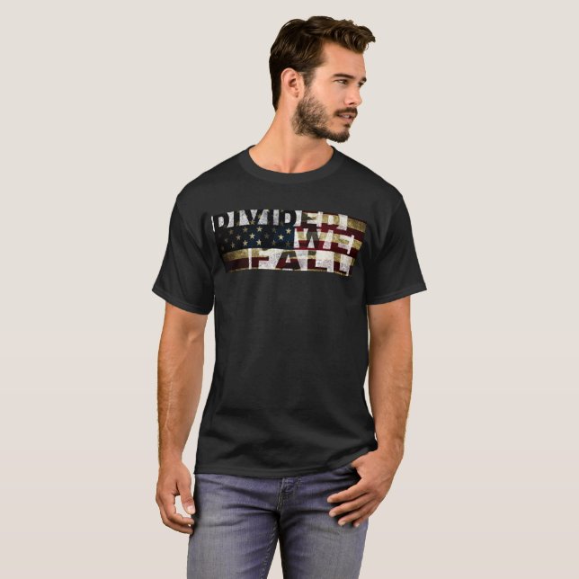 "Dividiu-nos caem" o t-shirt dos homens (Frente Completa)