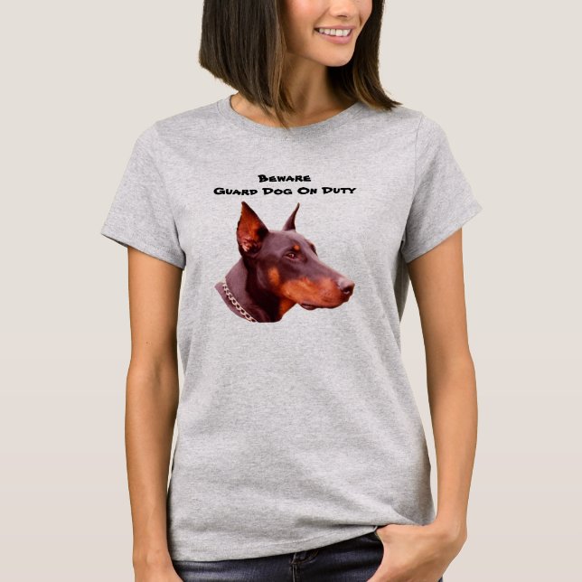 Doberman Pinscher Beware Engraçado T-Shirt (Frente)