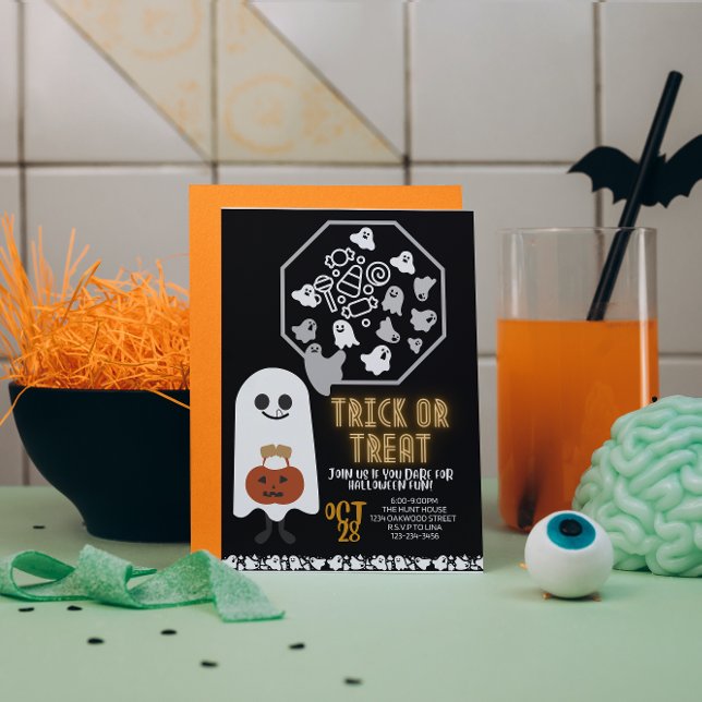 Doce ou travessura costumeiro convite de Halloween (Criador carregado)