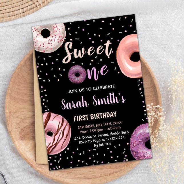 Doces Convites de Aniversário para uma Rosquinha N (Sweet One Black Donut Birthday Invitations)