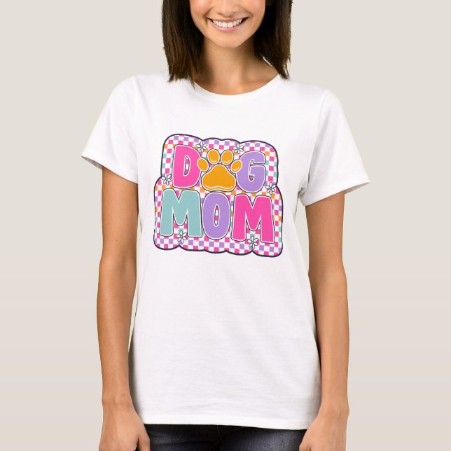 Dog Mom Retro T-Shirt • Pink Checkerboard PawPrint (Frente)