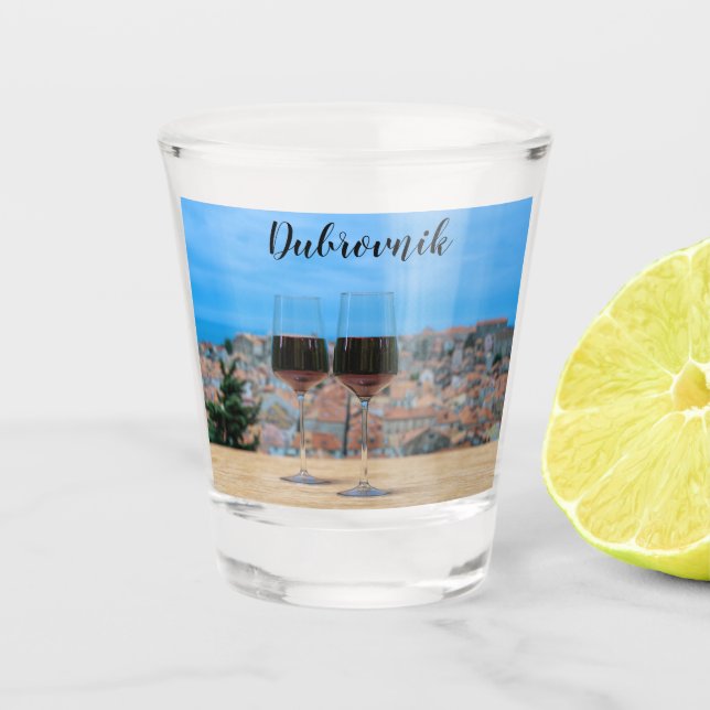 Dois copos de vinho tinto com vista ao Dubrovnik (Frente)