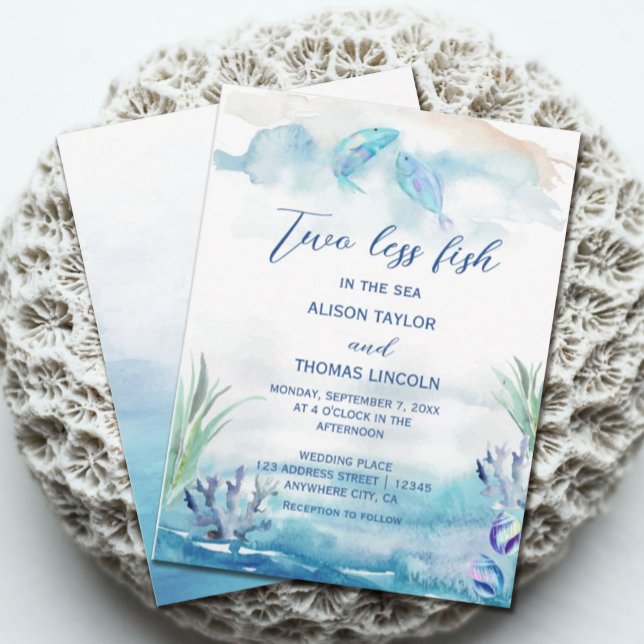 Dois peixes a menos no convite para casamentos de  (Two Less Fish in The Sea Summer Wedding Invitation. Our coastal chic design for summer weddings)